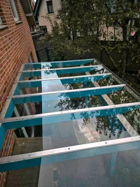 Gereinigtes, klares Glasdach